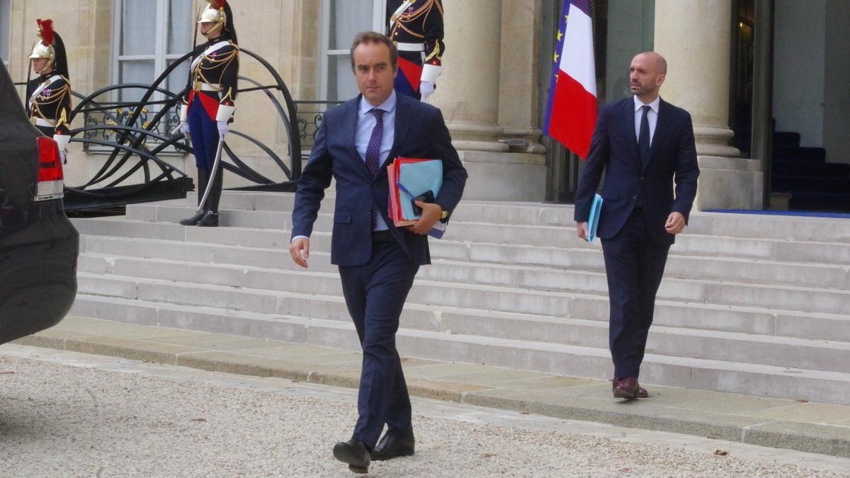 Во Франции правительство переночевало и умерло