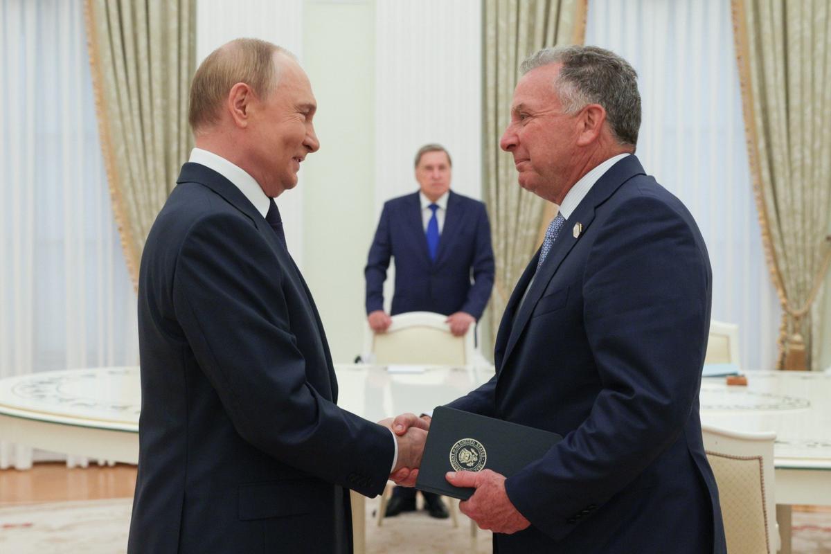 Владимир Путин и Стивен Уиткофф во время встречи в Кремле. Фото: Гавриил Григоров / пресс-служба президента РФ / ТАСС