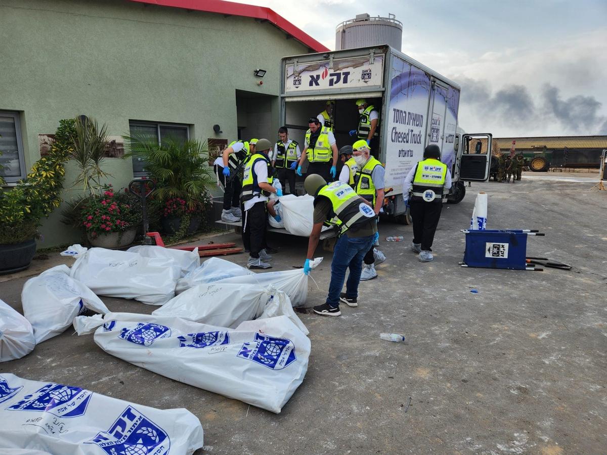 Волонтеры ZAKA. Фото: предоставлено Евгением Левиным