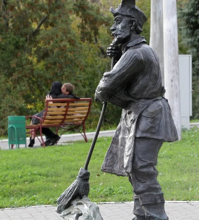 Памятник дворнику. Фото: РИА Новости