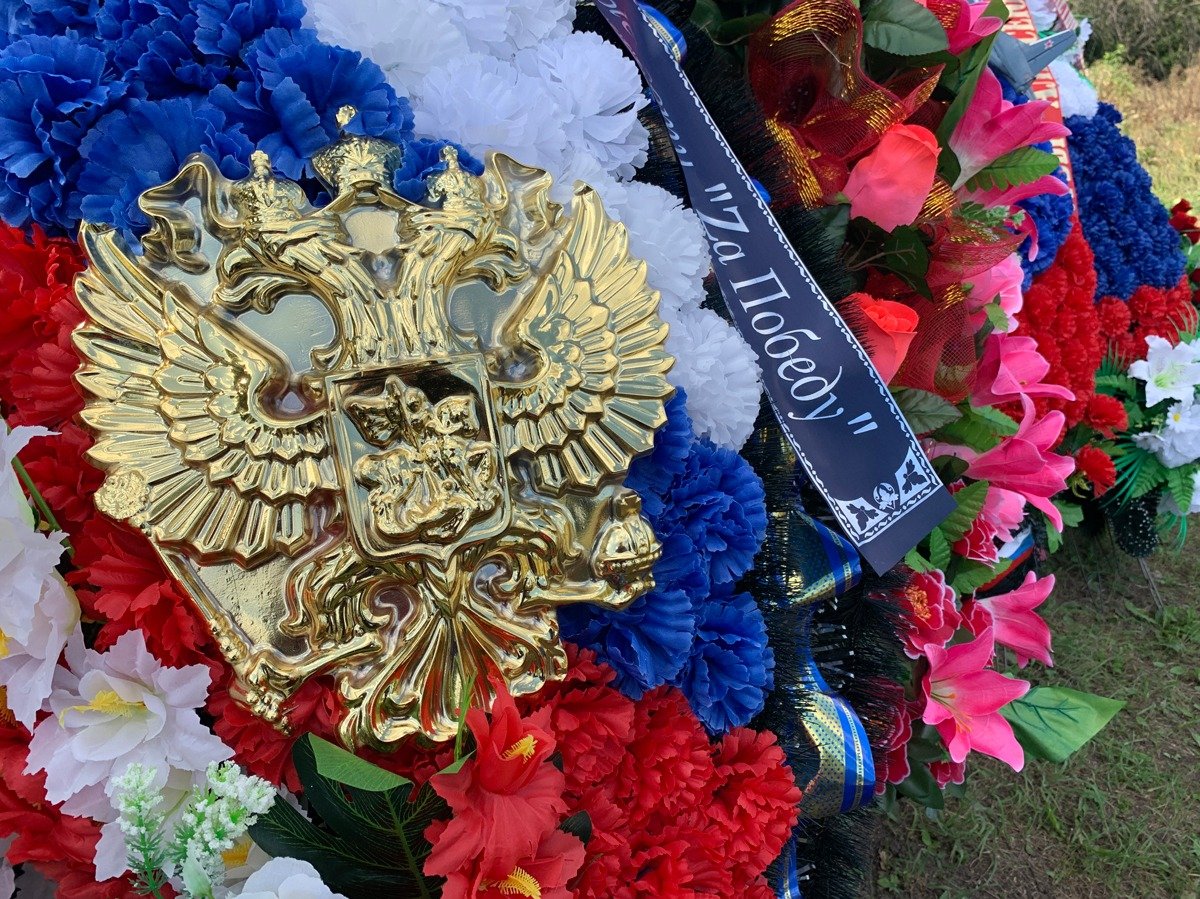 Венок на могиле Алексея Левшина. Фото: Иван Жилин / «Новая газета»