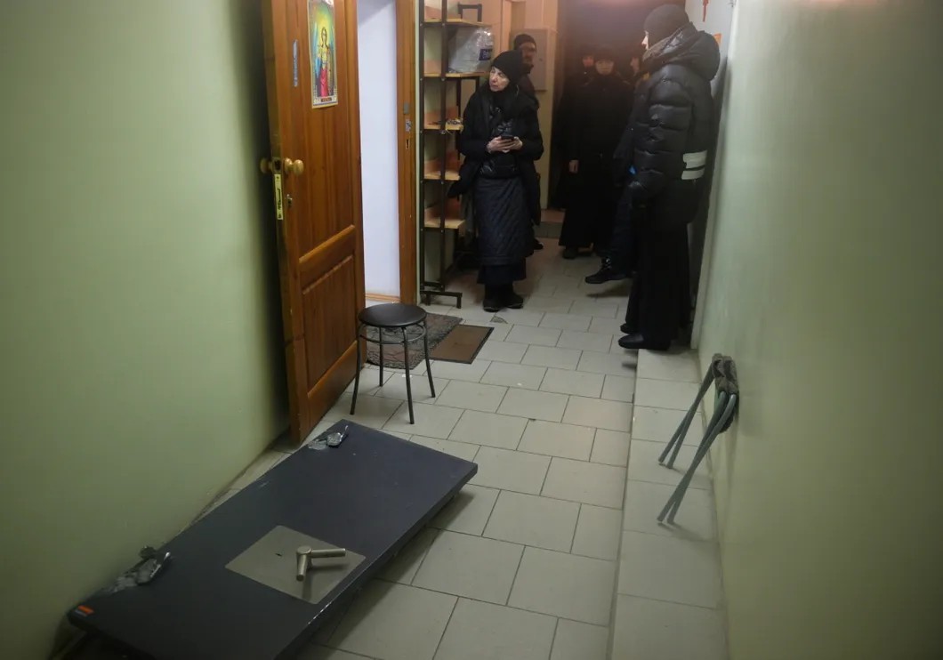 Взломанная дверь в бухгалтерию монастыря. Фото: РИА Новости