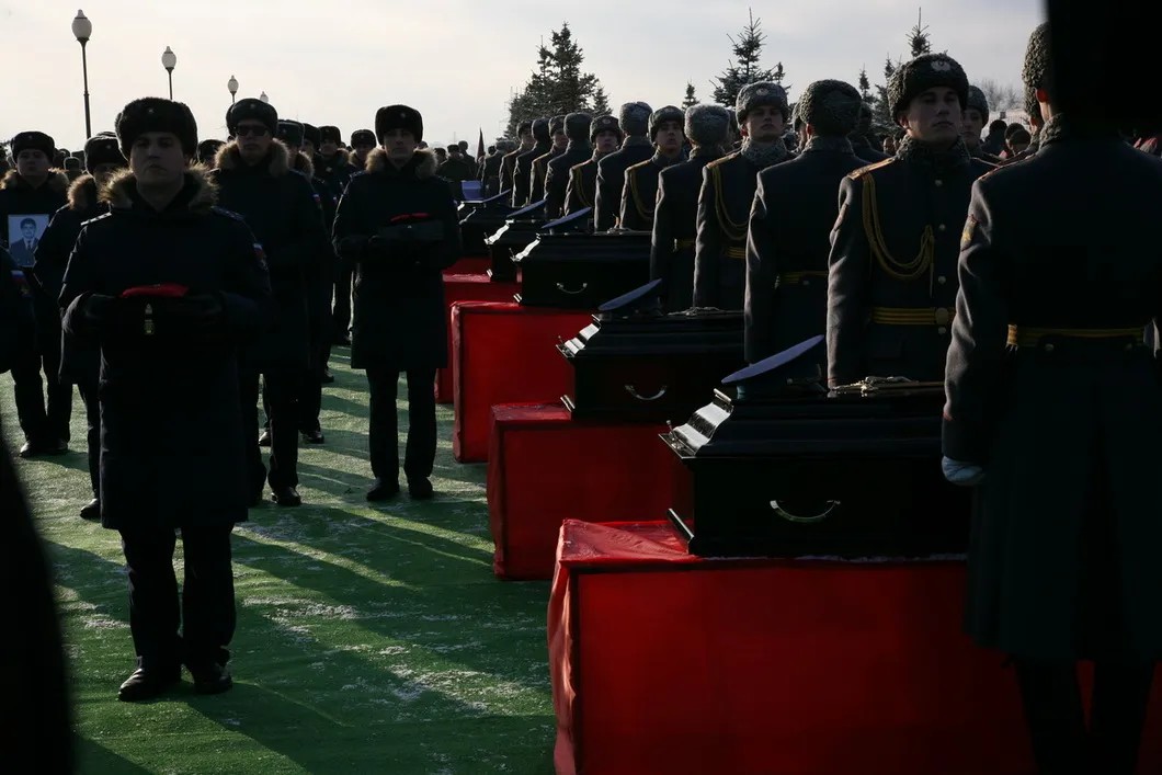 Церемония погребения военнослужащих и гражданских сотрудников вооруженных сил на Федеральном военном мемориале. Фото: Анна Артемьева