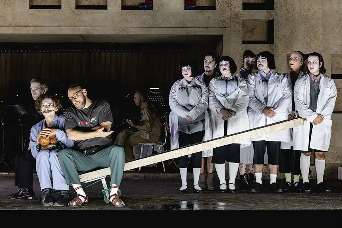 Сцена из спектакля спектакля «Крум». Фото: gesher-theatre.co.il