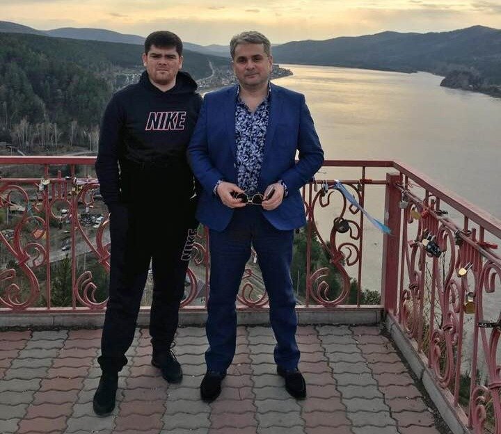 Хаваж-Бауди и его отец Ахмед Гутаевы в Красноярске, на Енисее. Фото из соцсетей Ахмеда Гутаева