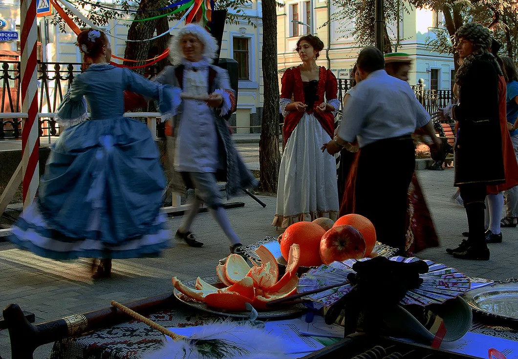 Танцы в «Посольстве Петра Первого» на Покровском бульваре. Фото: Светлана Виданова — специально для «Новой»