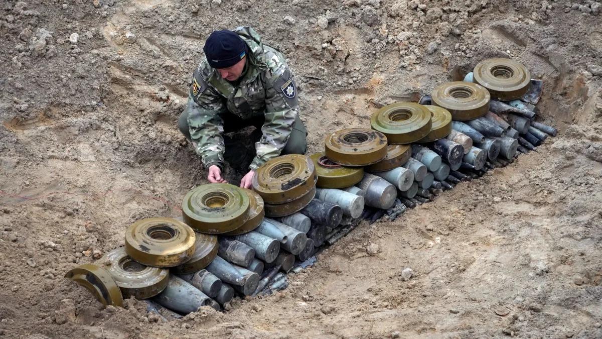 Время думать о мирных полях. О послевоенном разминировании Украины надо  беспокоиться уже сейчас. И не только военным — Новая газета