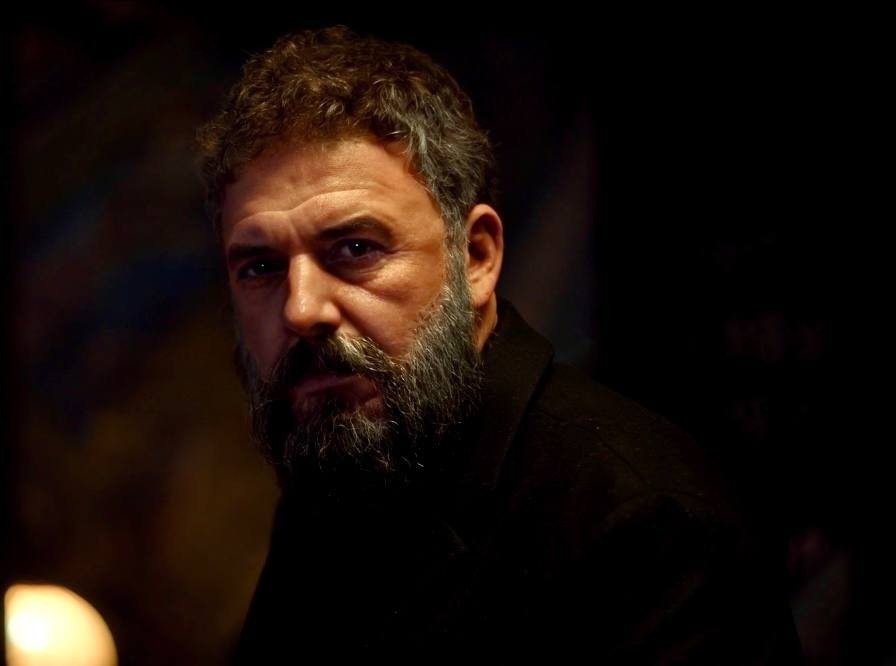 ИИ-двойник Максима Виторгана в сериале «Бар «Один звонок». Скриншот из видео