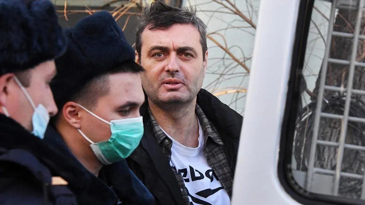 На слух надзирателей