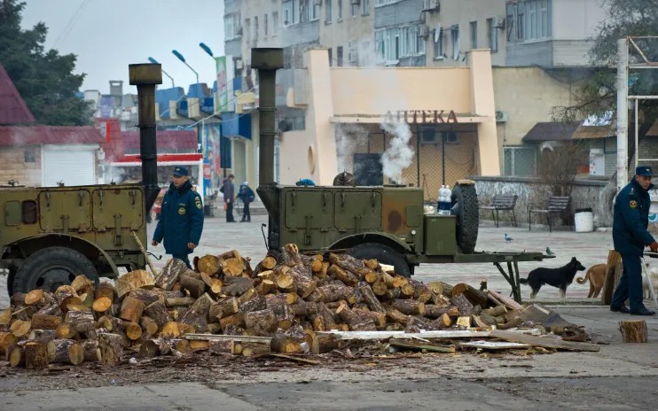 Спасатели развернули в Крыму военно-полевые кухни. Фото: РИА Новости