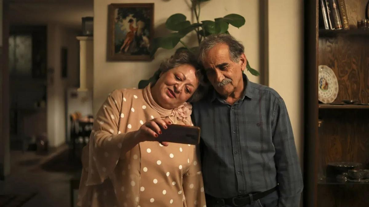 Кадр из фильма «Мой любимый торт» Бехташа Сенайи и Марьям Мукаддм