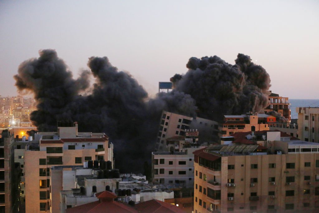 11 мая. Район Аль-Римал в секторе Газа во время ответной бомбардировки израильскими войсками. Фото: Getty Images
