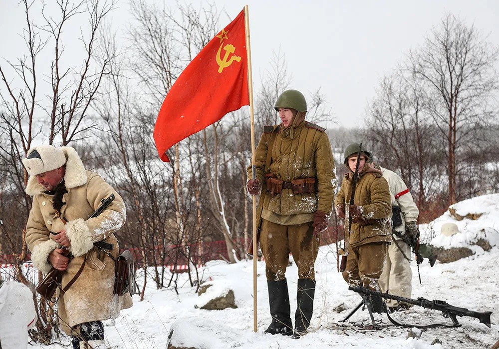 Участники клуба военно-исторической реконструкции в Мурманской области. Фото: РИА Новости