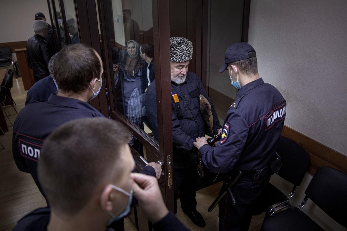 Малсаг Ужахов в зале суда. Фото: Влад Докшин / «Новая газета»