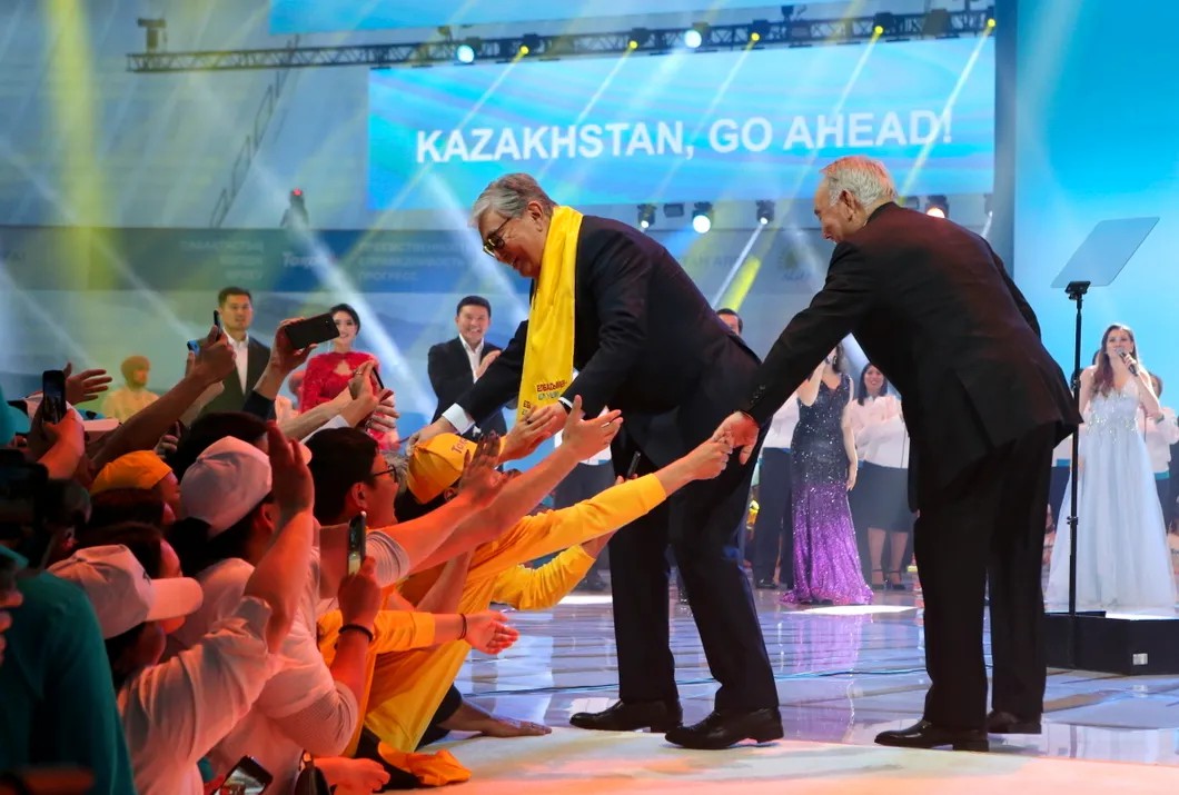Касым-Жомарт Токаев и Нурсултан Назарбаев на предвыборном митинге в Нур-Султане. Фото: Alexei Filippov / AP / TASS