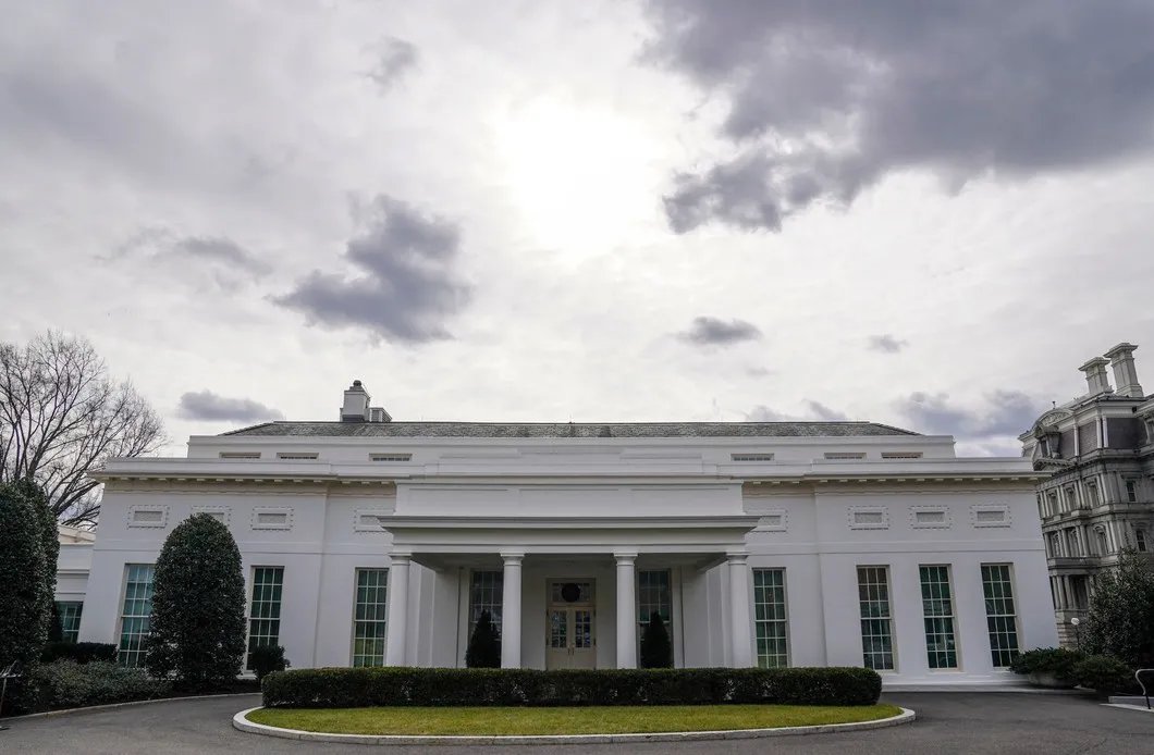 Вход в Западное крыло Белого дома — официальной резиденци президента США. Фото: ЕРА