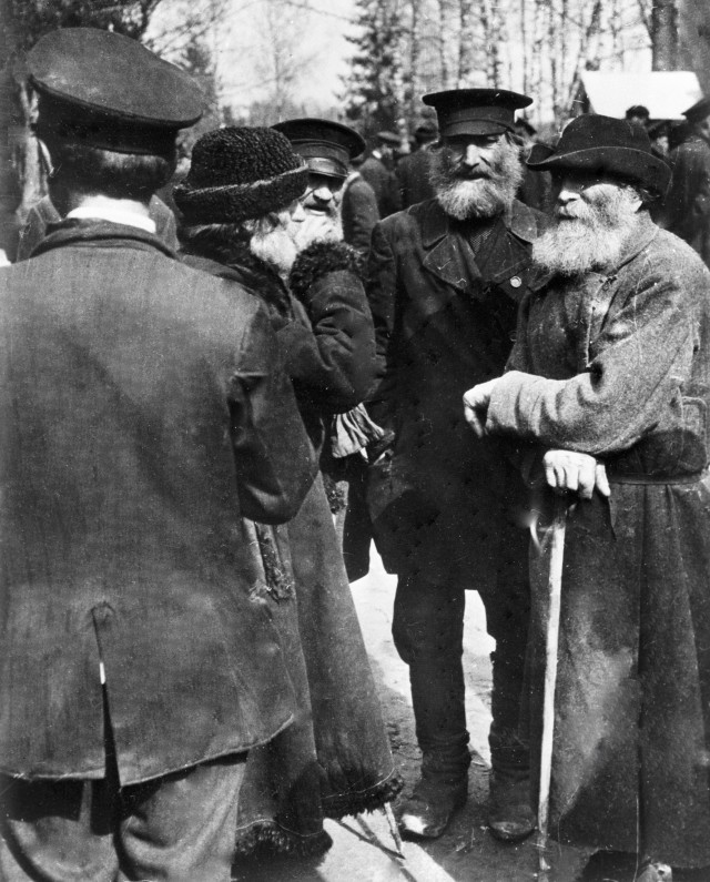 Подмосковные крестьяне в конце 1910-х. Архив РИА Новости