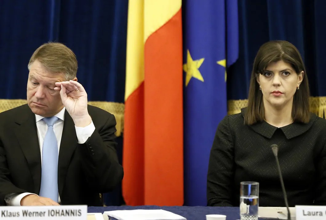 Президент Румынии Клаус Йоханнис и шеф-прокурор Национального управления по борьбе с коррупцией (DNA) Лаура Кёвеши. Фото: EPA