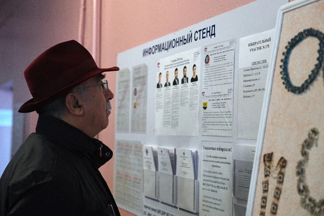 Избиратель на выборах в самопровозглашенной ДНР. Фото: РИА Новости