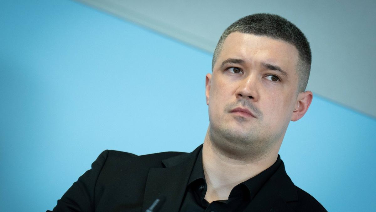Цифровой министр против генералов