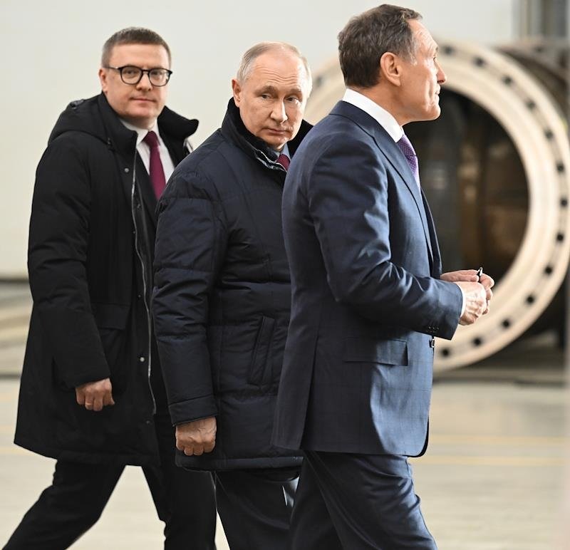 Слева направо: Алексей Текслер, Владимир Путин, Валерий Бондаренко. Фото: Дмитрий Азаров / Коммерсантъ