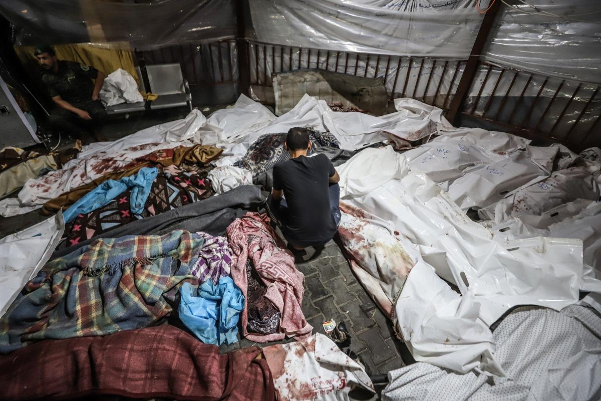 Тела погибших в результате взрыва в больнице Аль-Ахли. Фото: dpa / picture-alliance / ТАСС