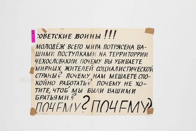 Плакат от чехов с вопросом к советским военным. Pavel Macháček / Post Bellum