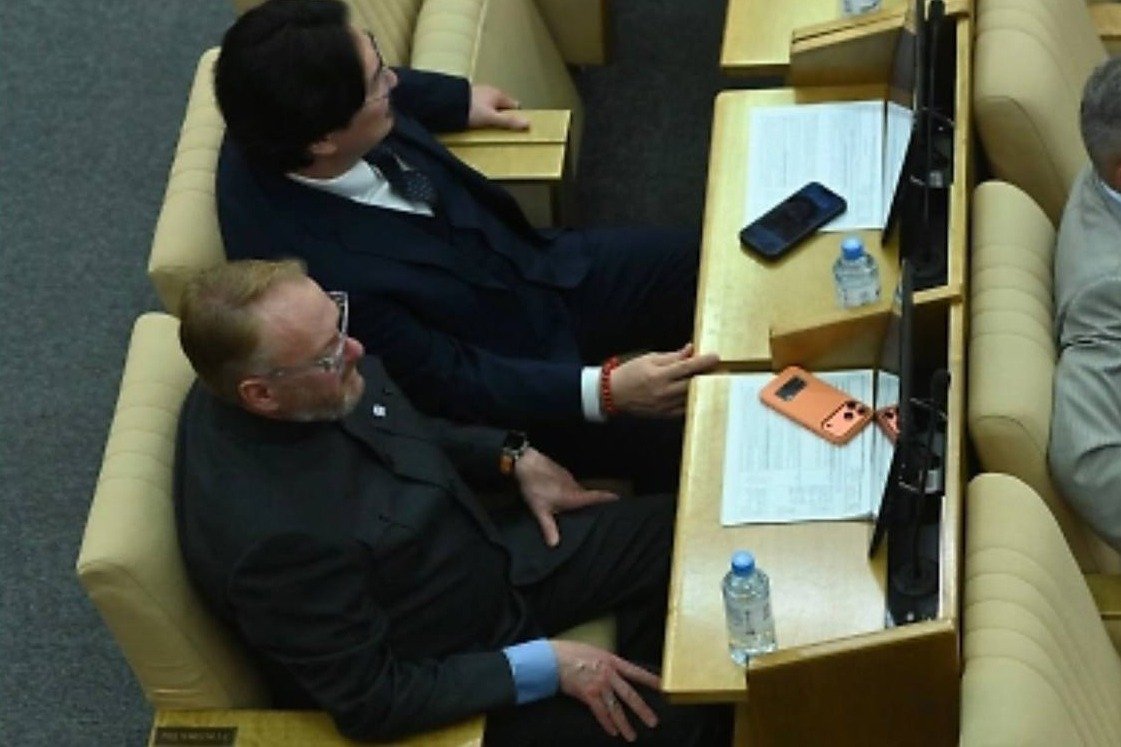 Виталий Милонов с новым айфоном. Фото: соцсети