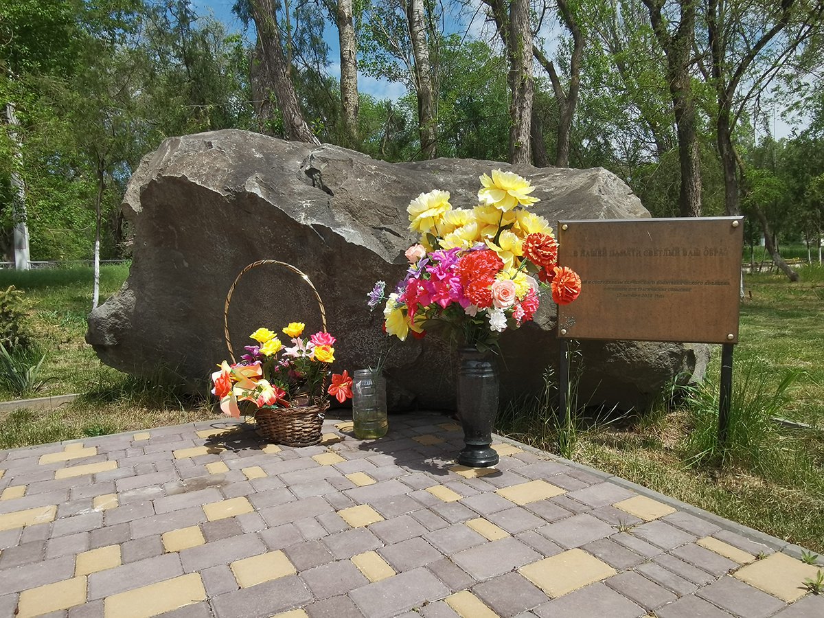 Мемориал у керченского политеха. Фото: Надежда Исаева / «Новая газета»