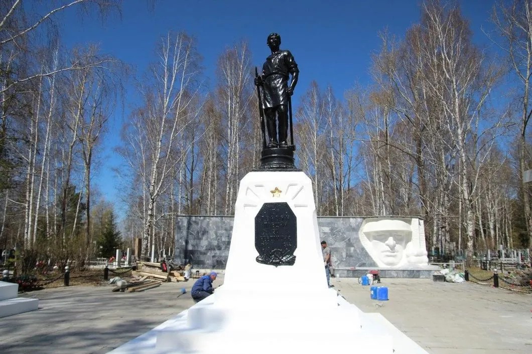 Памятник «Героям, павшим за революцию в 1841-1922 годах». Фото: Александр Семков / Ревда-инфо.ру