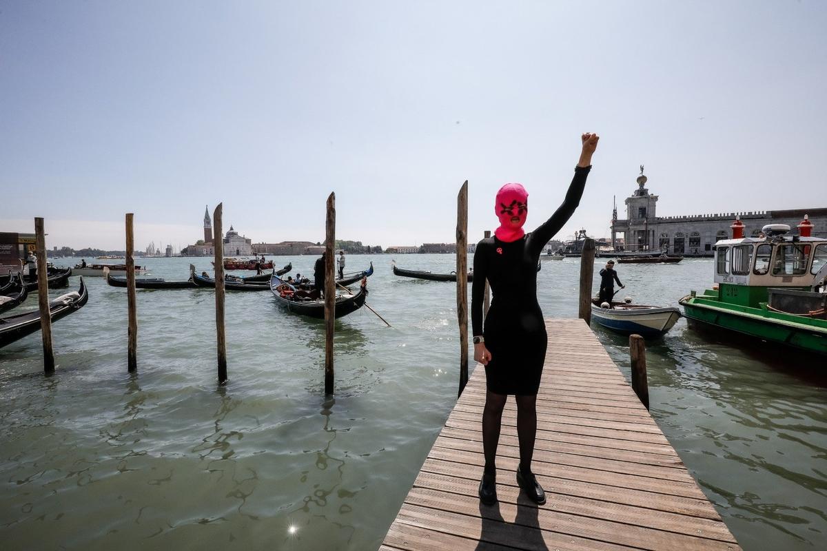 Акция группы Pussy Riot совместно с украинским движением Femen. Фото: Zuma \ TASS