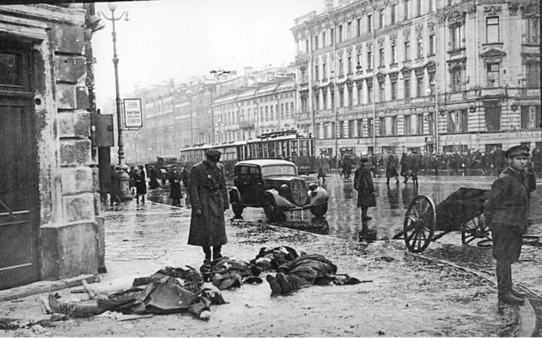 «Первый обстрел Ленинграда», 1941 год. Фото: Давид Трахтенберг