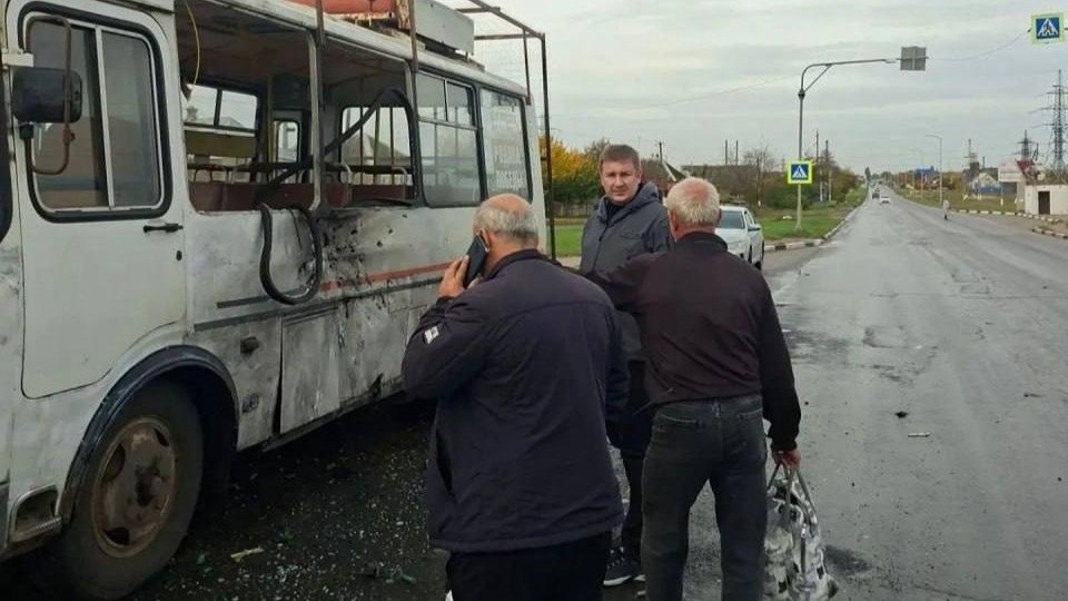 В Белгородской области после атаки БПЛА ранены 4 пассажирки рейсового автобуса. Оперштаб: у одной из жертв «диагностирована незавершенная ампутация ноги»