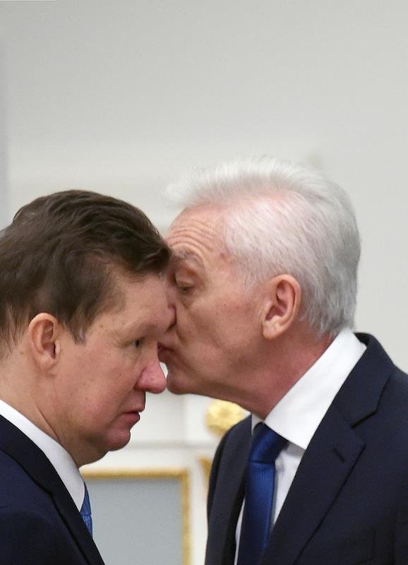Глава «Газпрома» Алексей Миллер и бизнесмен Геннадий Тимченко. Фото: Дмитрий Духанин / Коммерсантъ