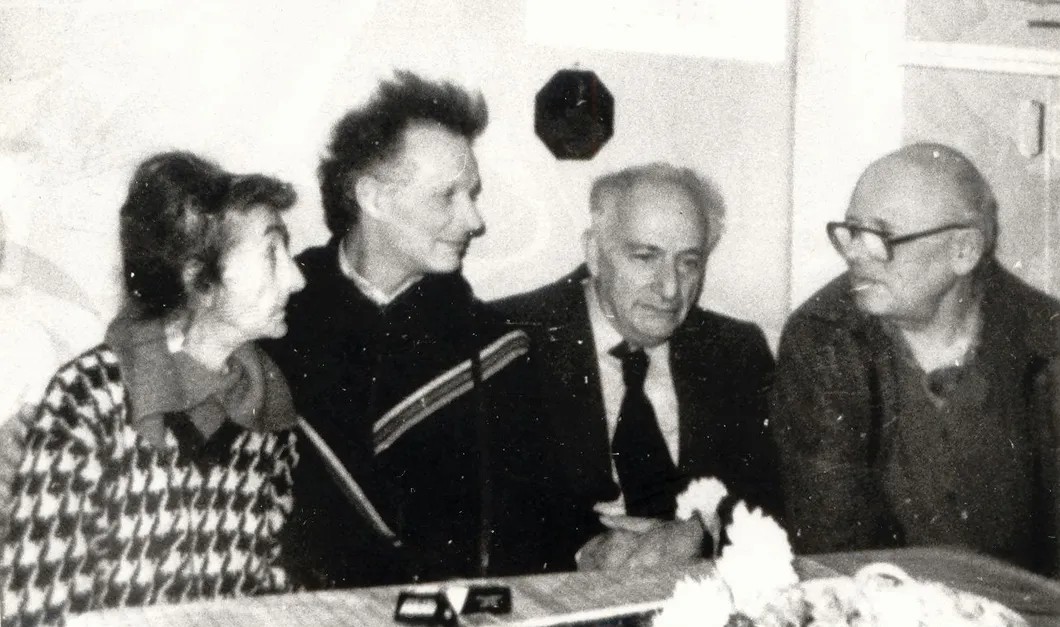 Слева направо: Елена Боннэр, Борис Альтшулер, Лев Альтшулер (отец Бориса), Андрей Сахаров