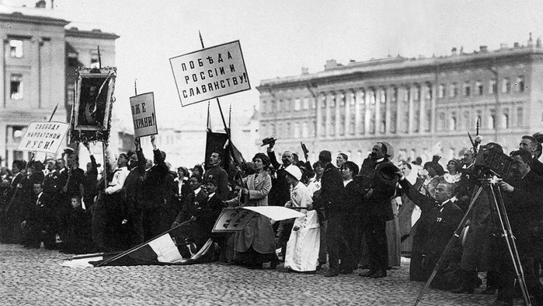 Патриотическая манифестация в Москве, 1914 год. Архивное фото