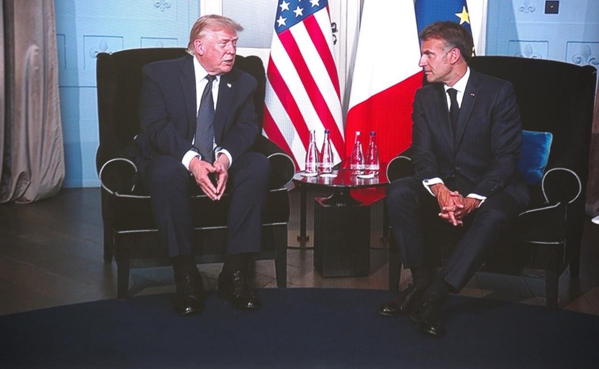Дональд Трамп и Эмманюэль Макрон. Фото: Юрий Сафронов / «Новая газета»