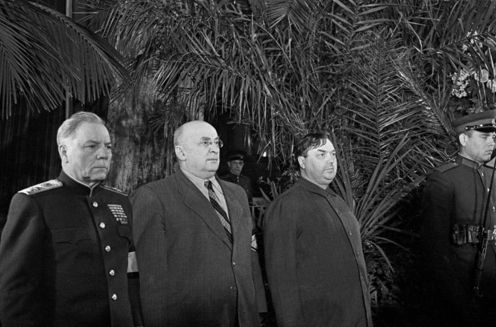 Ворошилов, Берия и Маленков на церемонии прощания со Сталиным. Фото: Николай Ситников / ТАСС