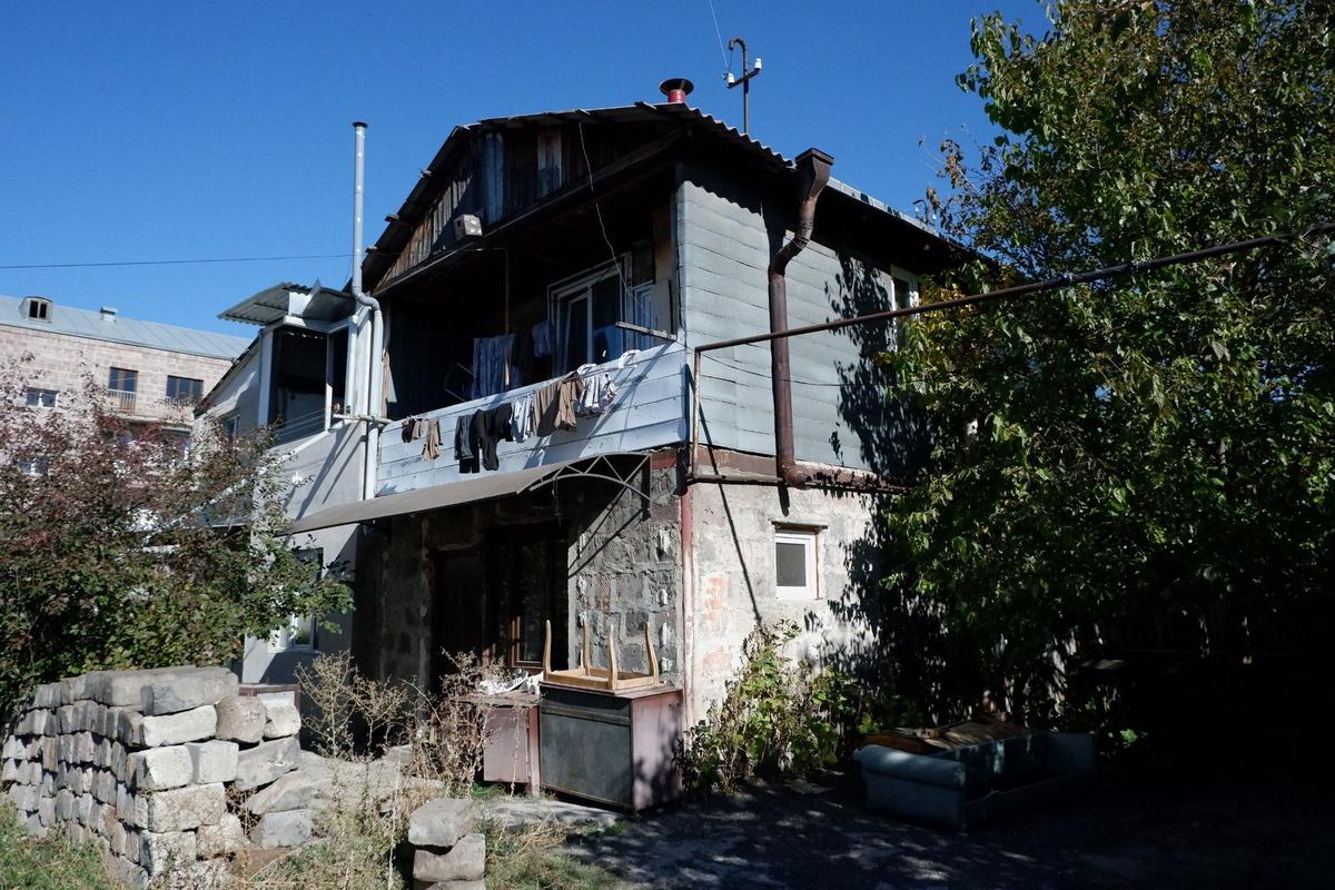 Временный обжитой домик. Фото: Андрей Новашов