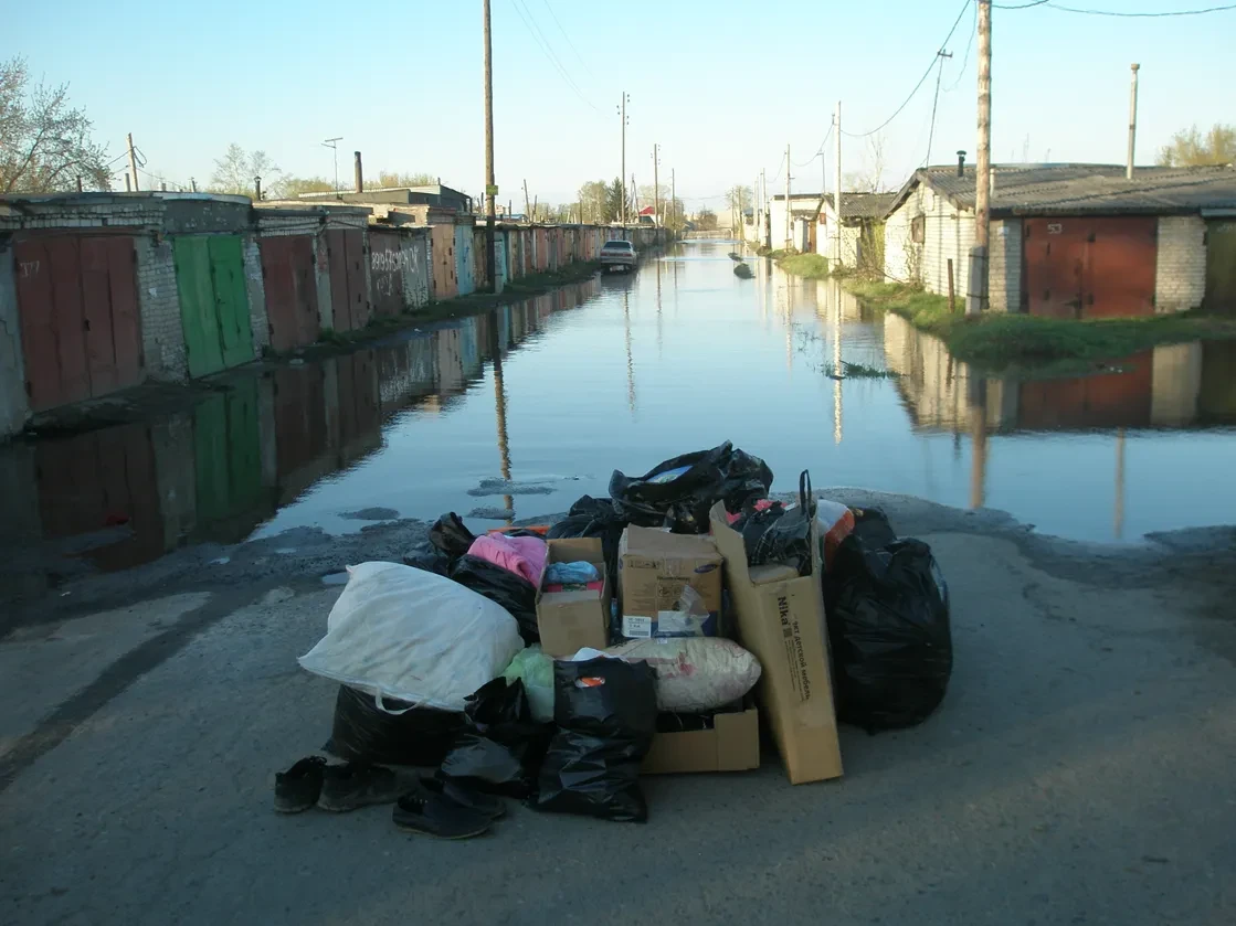 Вода берет свое и чужое. Курганская область уже больше 10 дней живет в  режиме чрезвычайной ситуации: на реках Исеть и Тобол — бурный паводок —  Новая газета