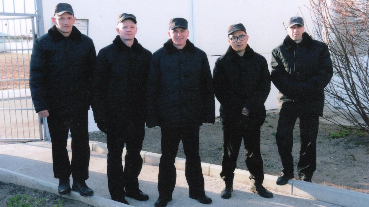 Трудно быть зэком. Еще труднее — его матерью и женой