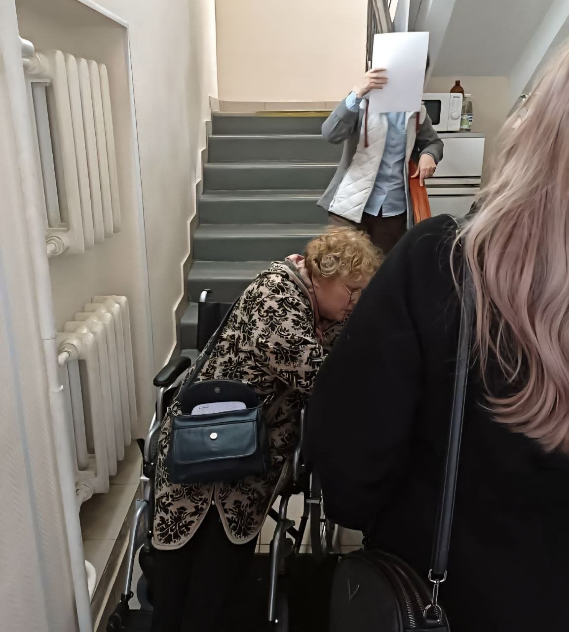 Ирина Осипова не может попасть в суд. Фото: Дмитрий Джулай
