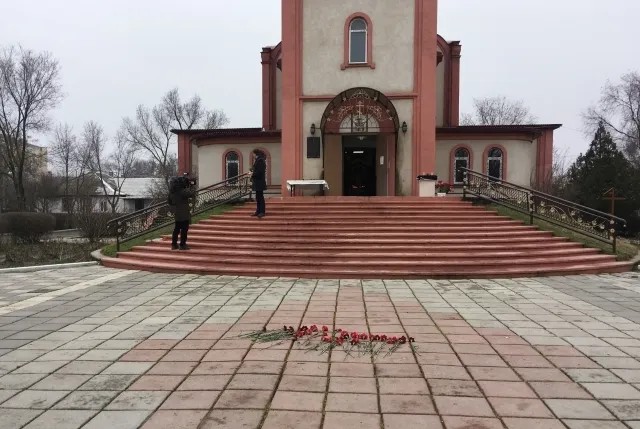 Православный храм в Кизляре. Жертв могло быть намного больше, если бы прихожане не успели закрыть двери. Фото: РИА Новости