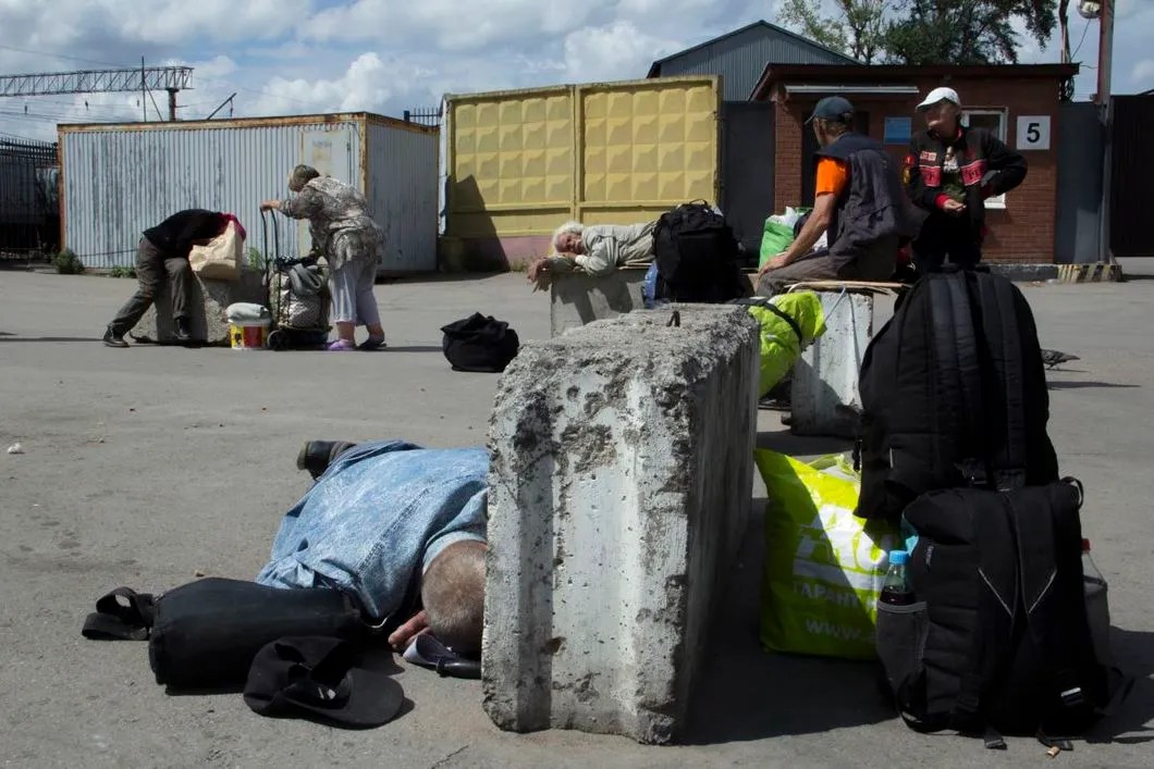 Площадка за Ярославского вокзала, где собираются бездомные. Фото: Светлана Виданова, Мария Шагина, специально для «Новой»