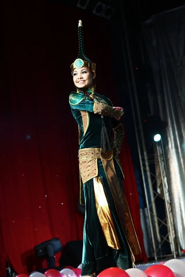 Участница из Тывы победила на конкурсе красоты «Мисс Азия» 2010. Фото: РИА Новости