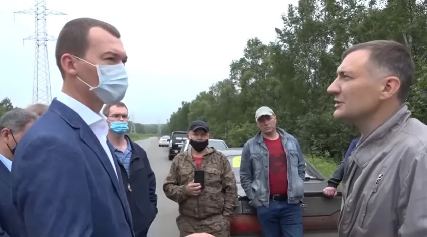 Встреча врио губернатора Дегтярева со сторонниками арестованного губернатора Фургала на трассе до Ванино / Скриншот