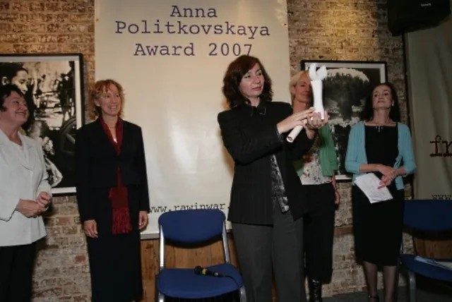 Наталья Эстемирова на вручении премии имени Анны Политковской во Фронтлайн Клуб в Лондоне. Фото: RAW in WAR