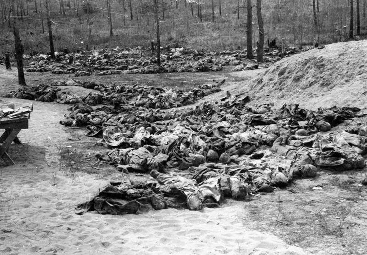 Катынь. Ряды эксгумированных тел польских офицеров. Фото: IMAGO / piemags
