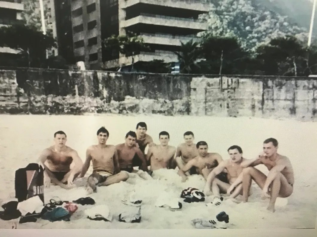 Быков с друзьями на отдыхе. Фото из архива МВД
