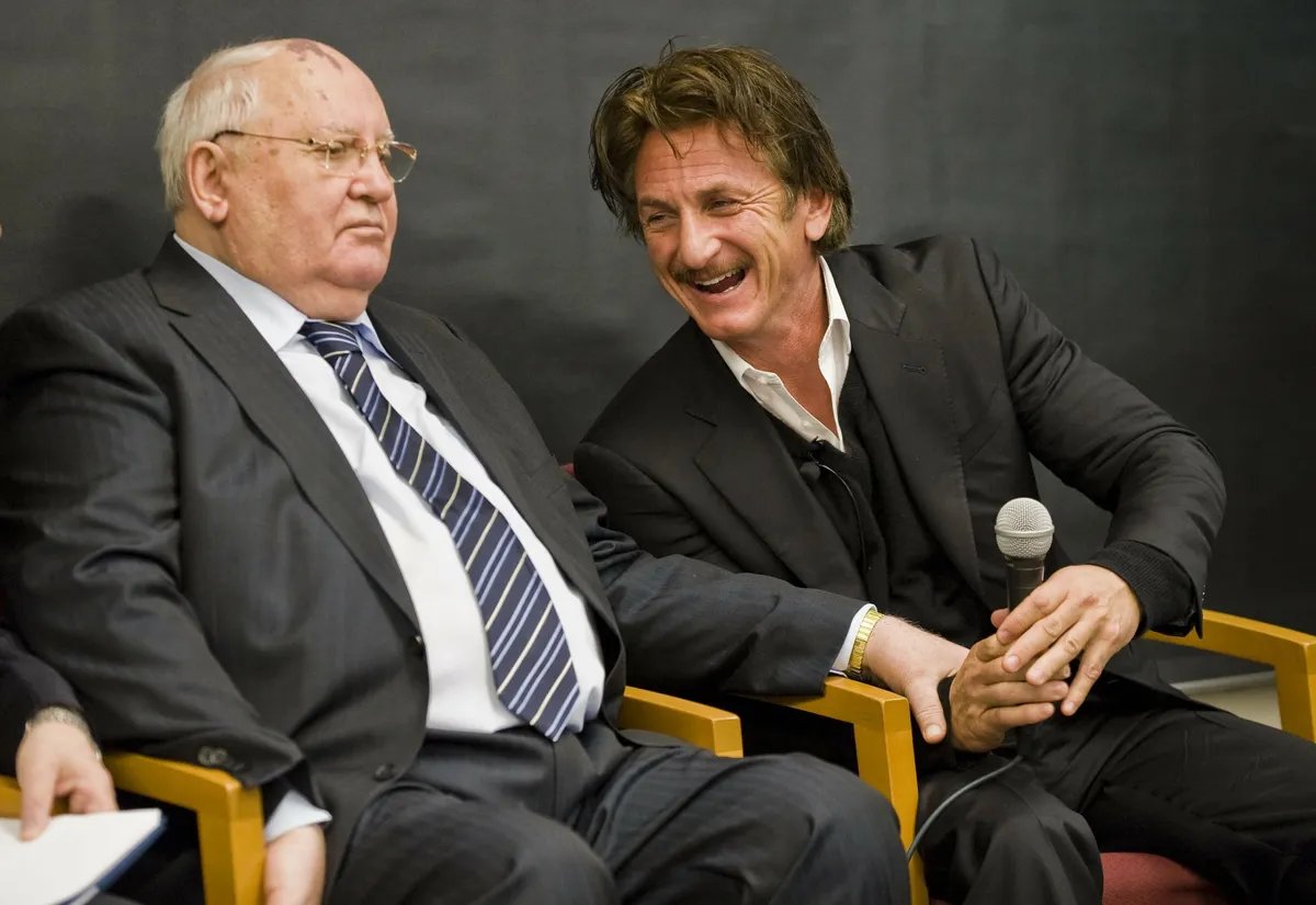 Михаил Горбачев и актер Шон Пенн. Фото: AP / East News